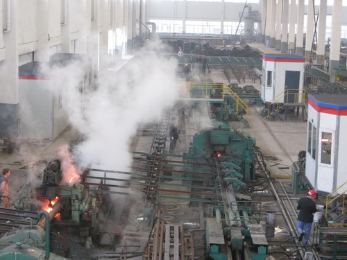 开封无缝钢管厂家生产车间